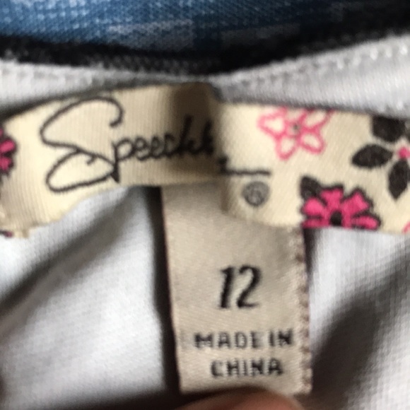 It is a beautiful dress - Picture 3 of 3